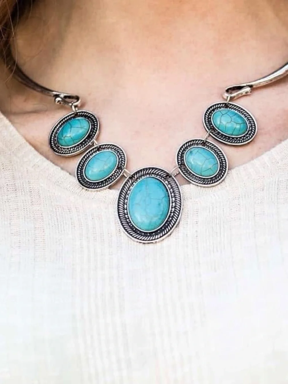 Silver necklace with oval turquoise stones